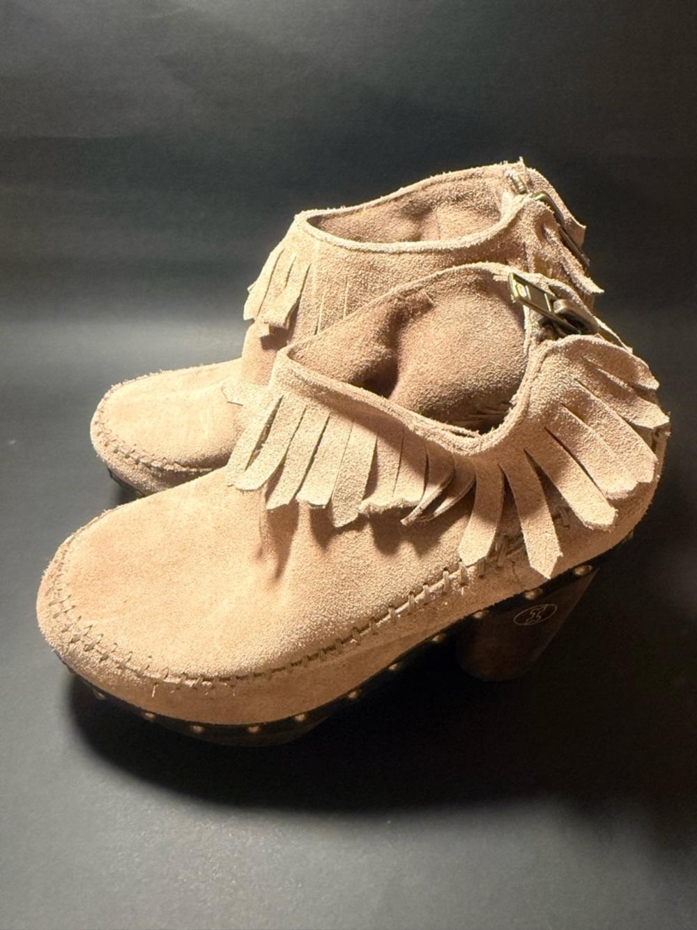 Flogg Taupe Suede Fringed Clog Booties 7 boho w padded insole